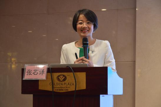 高級(jí)講師上臺(tái)發(fā)言